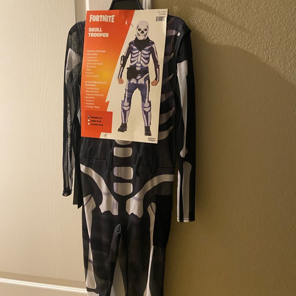 New Fortnite Skull Trooper costume, never worn.